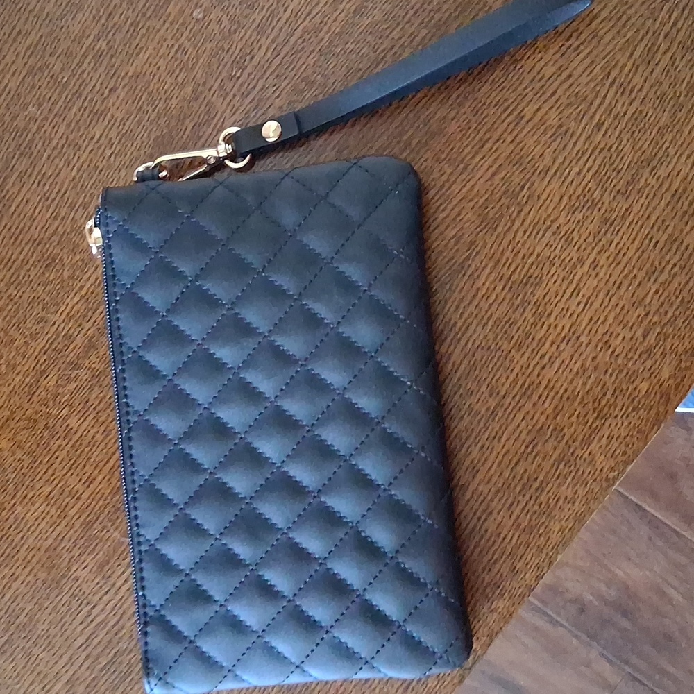 Lovevook Black and White Quilted Tote with Crossbody Strap - Picture 16 of 16